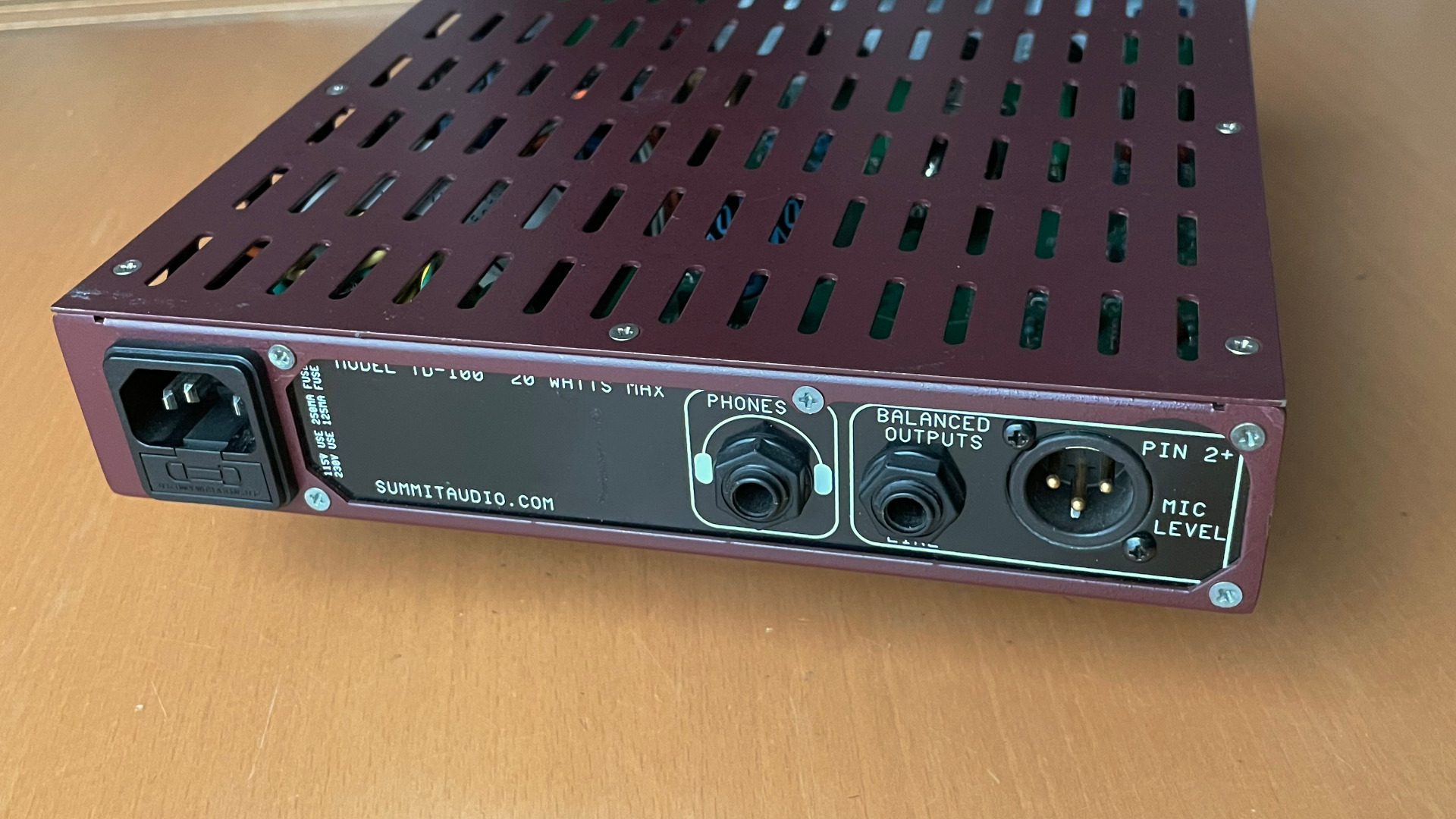 HighEnd! SUMMIT AUDIO TD 100 Tube Preamp / DI Box - 1/2 19